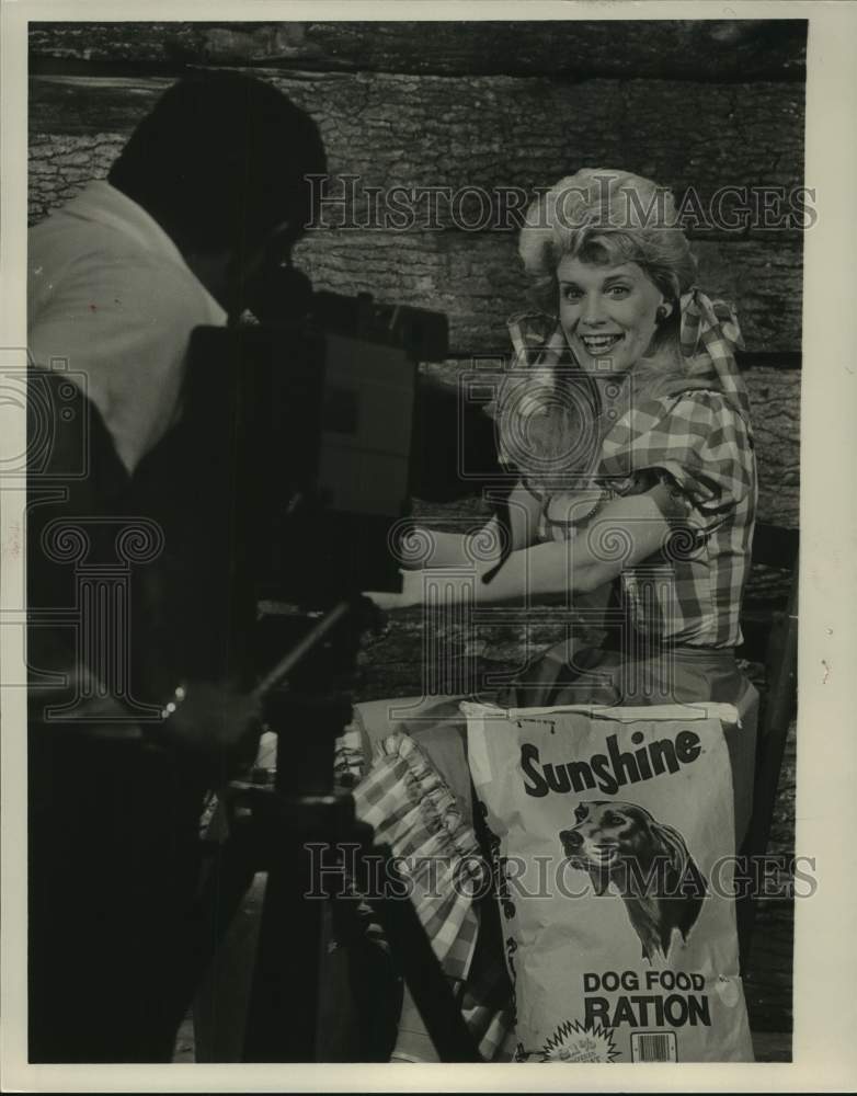 1985 Press Photo TV Commercial Actress Edie Hand - abna45236 - Historic Images