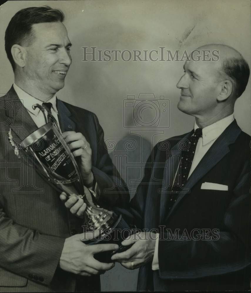 1961 Press Photo William Housal, Jr., awarded &quot;Insurer of the Year&quot; in Alabama - Historic Images