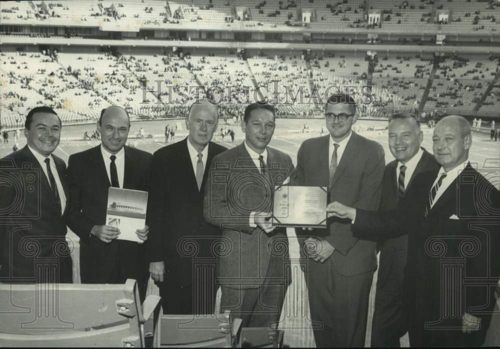 1966 Press Photo Sam Boykin Jr. &amp; others with award. Atlanta Stadium, Georgia - Historic Images