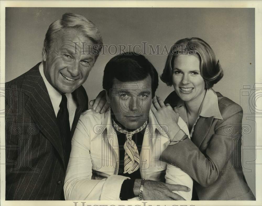 1975 Press Photo Actors Eddie Albert, Robert Wagner, Sharon Gless of "Switch" - Historic Images