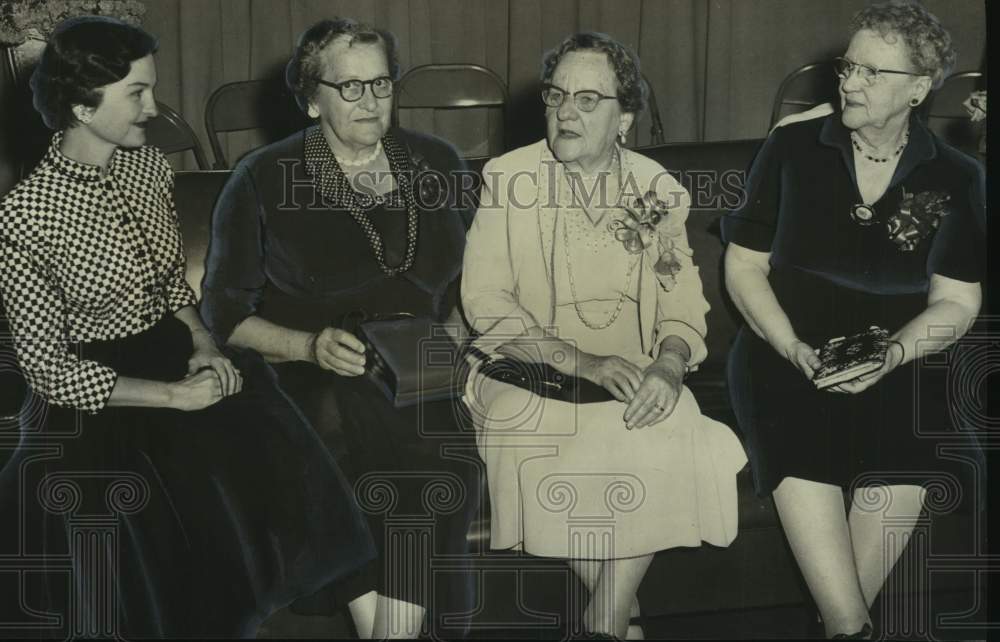 1956 Press Photo Retiring Teacher Mrs. W. Glover Brasfield Honored by Students - Historic Images