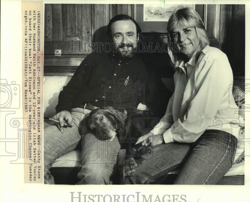 1987 Press Photo Cathy Stone, Keith Adkinson &amp; dog aboard boat, Washington DC - Historic Images