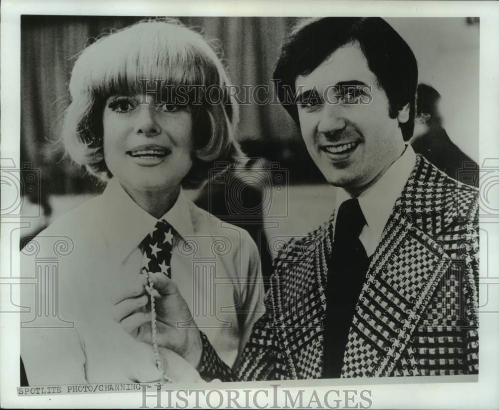 Press Photo Actors Carol Channing, Lee Roy Reams, promo shot for "Lorelei" - Historic Images