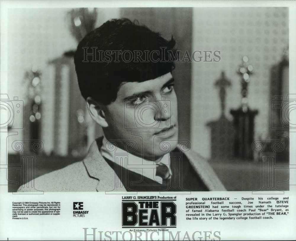 1984 Press Photo Actor Steve Greenstein as Joe Namath in scene from "The Bear" - Historic Images