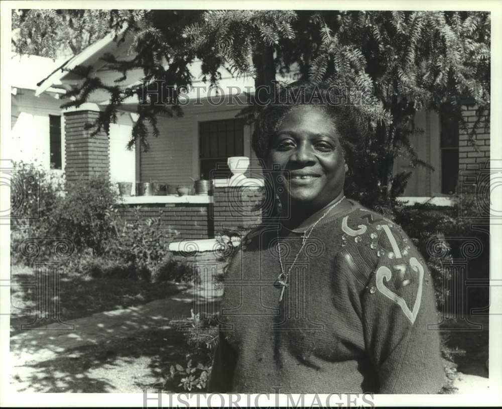 Press Photo Mary Bragg in Front of House in Fountain Heights - abna45549 - Historic Images
