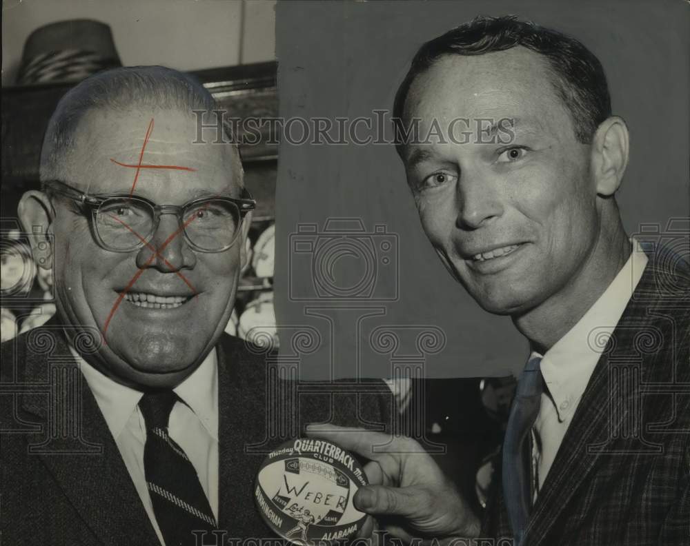 1959 Press Photo Wally Weber Greeted by Houston Brice Jr. at Quarterback Club - Historic Images