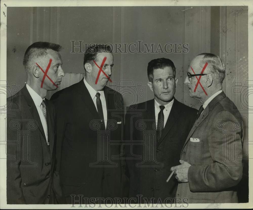 1961 Press Photo Governor&#39;s Legal Adviser Robert Bradley with Other Men - Historic Images