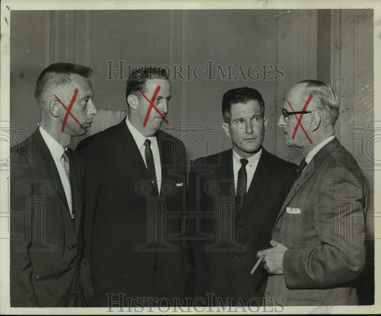 1961 Press Photo Governor's Legal Adviser Robert Bradley with Other Men - Historic Images