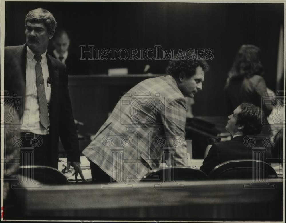 1988 Press Photo Attorneys Erskine Mathis, Bill Dawson at Tommy Bradley&#39;s Trial - Historic Images