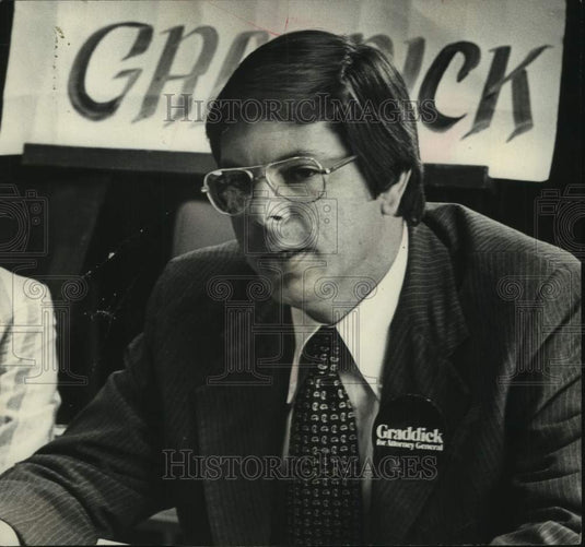 1978 Press Photo Charles Graddick, Mobile Co. DA, at airport press conference - Historic Images