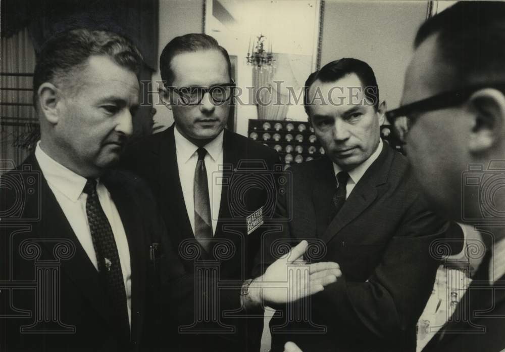 1958 Press Photo Fifth candidates talk issues in Birmingham, Alabama - abna45659-Historic Images