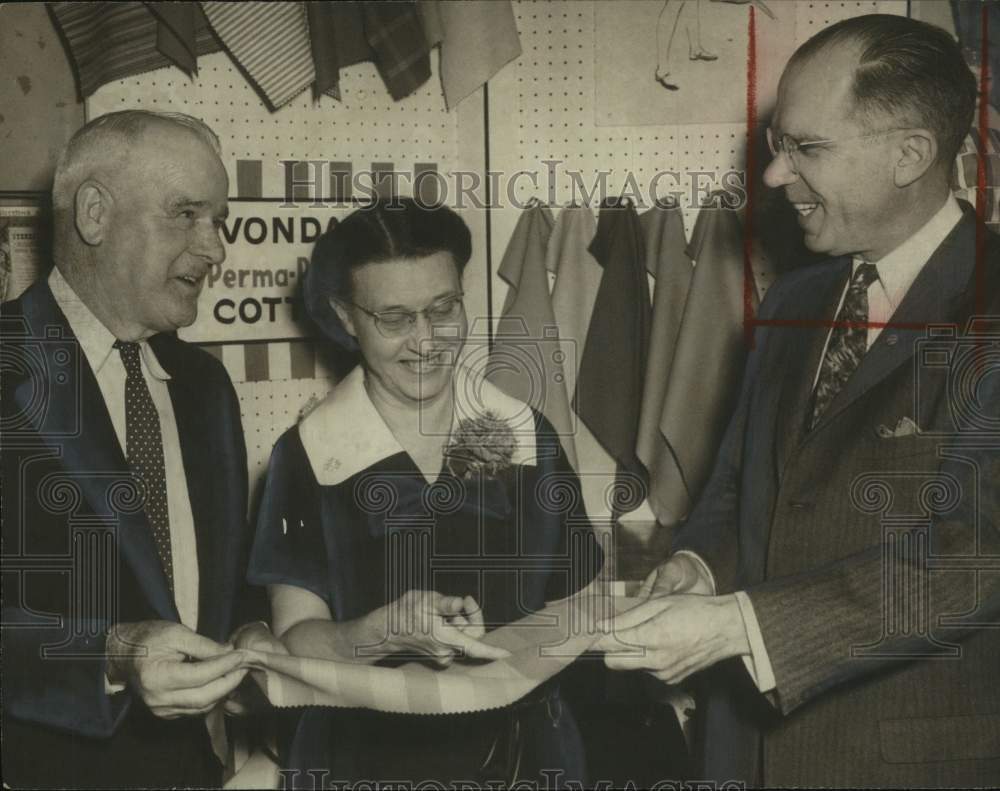 1960, Craig Smith, President, Avondale Mills, Talks About New Fabrics - Historic Images