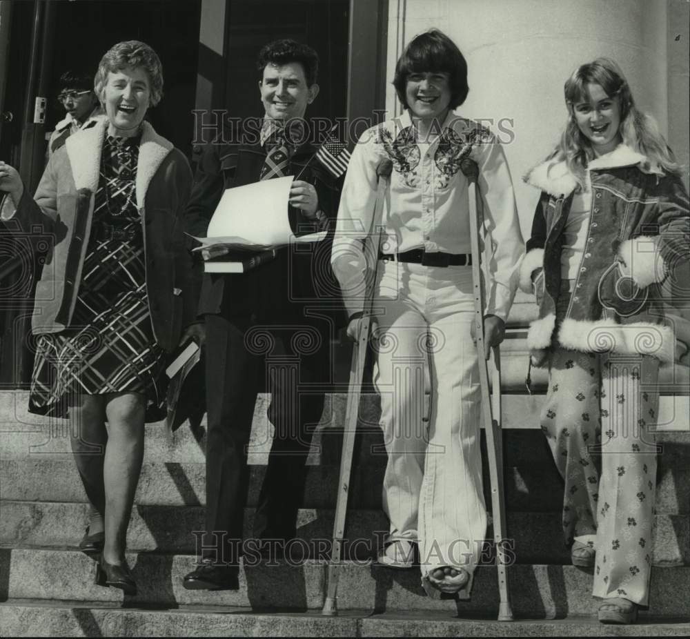 1978 Press Photo Mr. and Mrs. Brake with Neal &amp; Lois After Becoming US Citizens - Historic Images