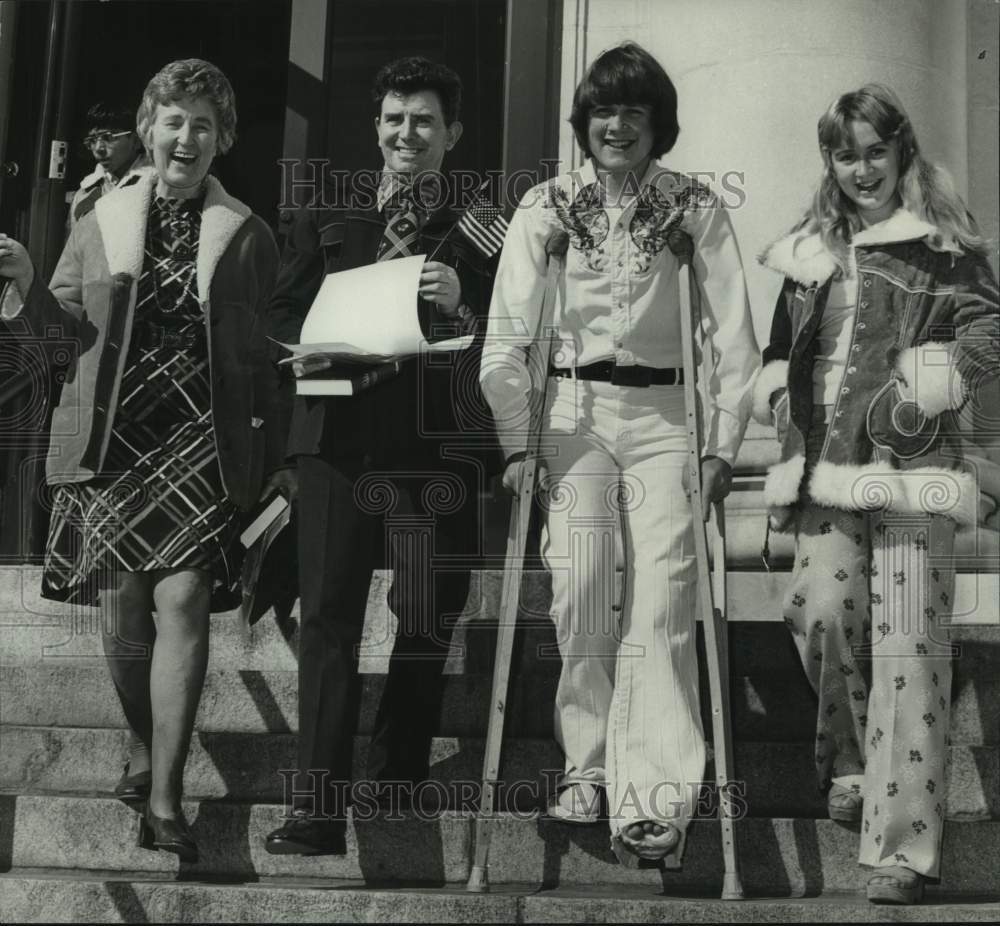 1978 Press Photo Mr. and Mrs. Brake with Neal & Lois After Becoming US Citizens - Historic Images