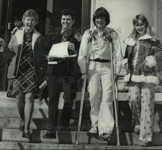 1978 Press Photo Mr. and Mrs. Brake with Neal & Lois After Becoming US Citizens - Historic Images