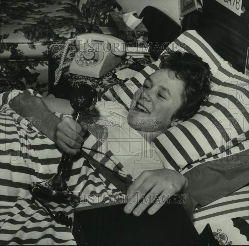 1976 Press Photo Accident Victim Neal Brake Rests in Bed - abna45717 - Historic Images