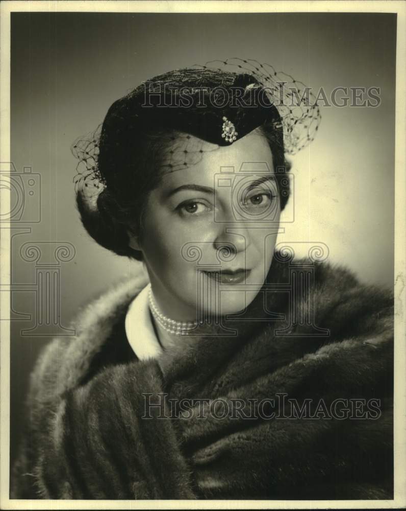 1958 Fashion Designer Lillian Jaffe, Sears Fur Buyer - Historic Images