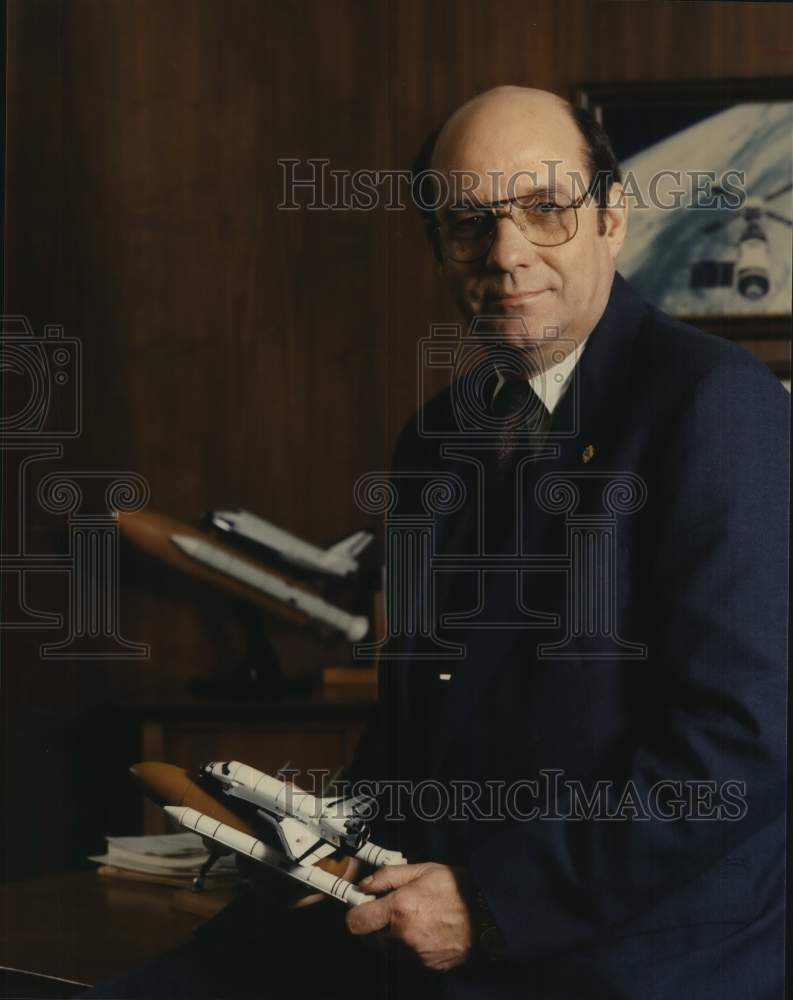 1986 Press Photo J. R. Thompson Jr., Director, NASA Marshall Space Flight Center - Historic Images