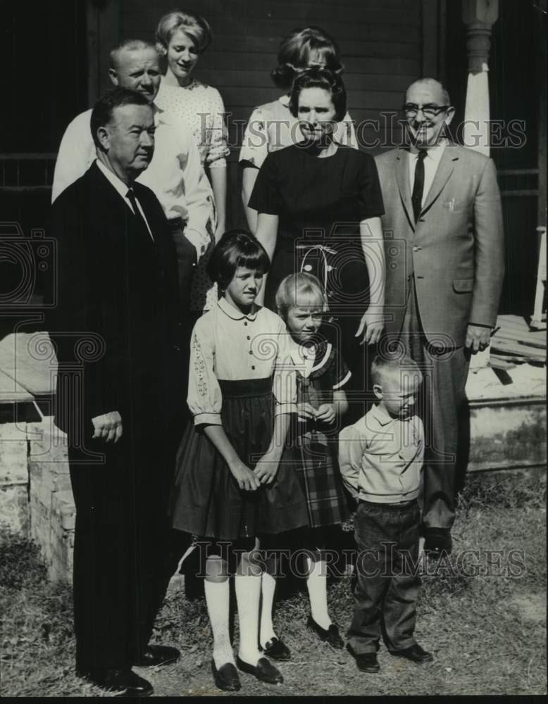 1965 Press Photo Senator John Sparkman, Mr. Bertsch and Freeman Family - Historic Images