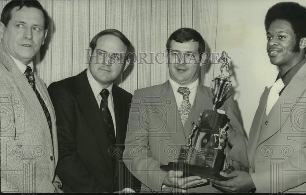 1977 Press Photo Larry Moran, Principal West End High, with Sportsmanship Trophy - Historic Images
