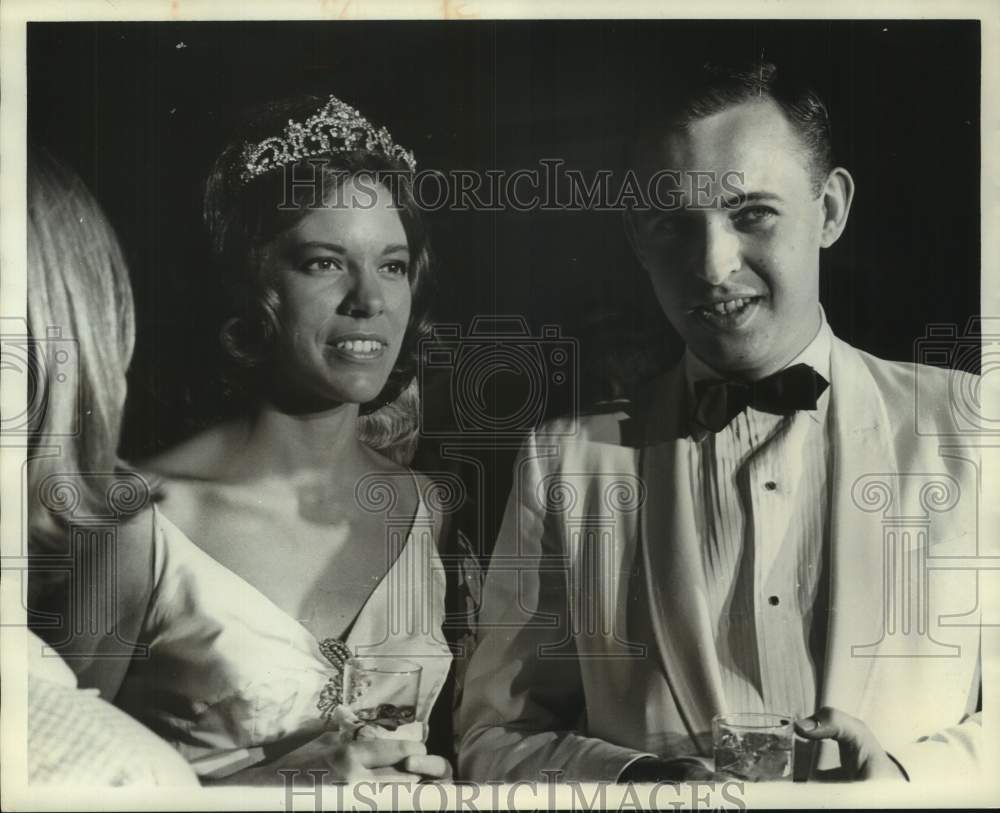 1965 Festival Queen Hansell Gaines and her Escort - Historic Images