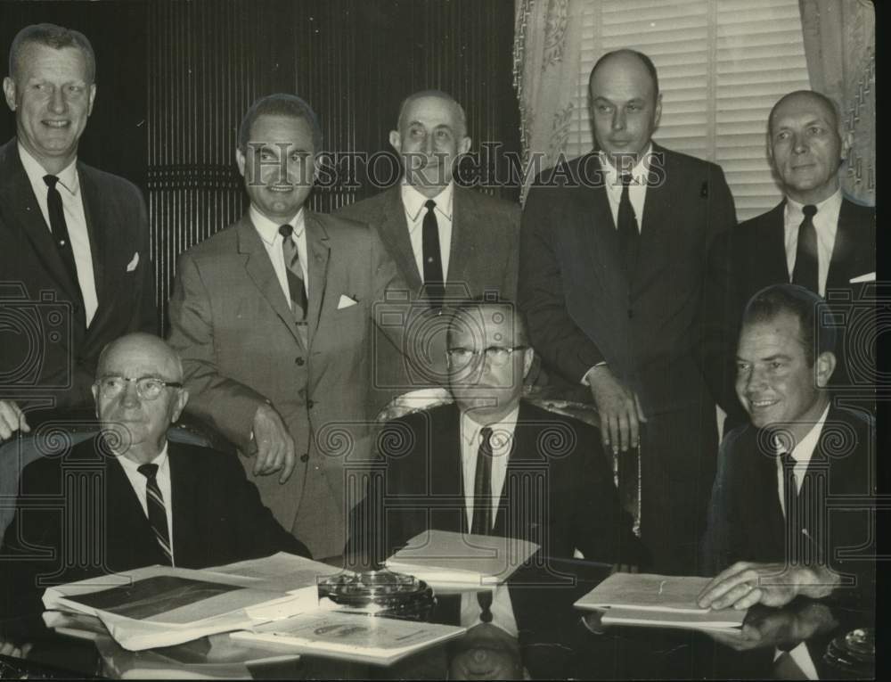 1963 Press Photo Members of Alabama Highway Authority Sell Highway Bonds - Historic Images