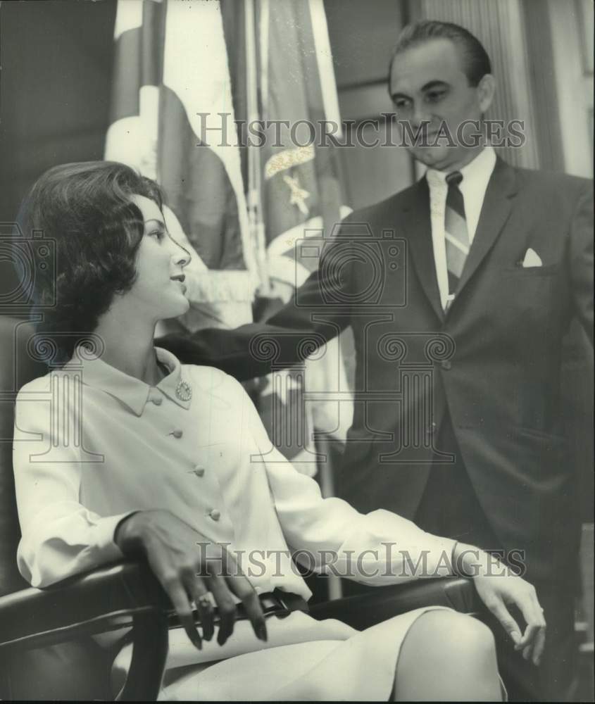 1966 1966 &quot;Miss Alabama&quot; Angi Grooms Sits in the Governor&#39;s Chair - Historic Images