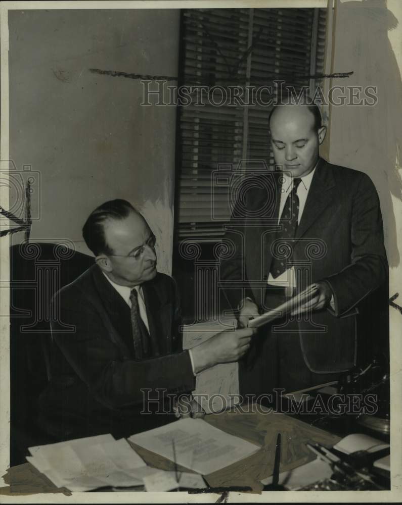 1945 Press Photo Alabama State Employees Hayse Tucker &amp; Howard Williams - Historic Images