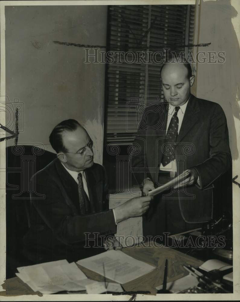 1945 Press Photo Alabama State Employees Hayse Tucker & Howard Williams - Historic Images