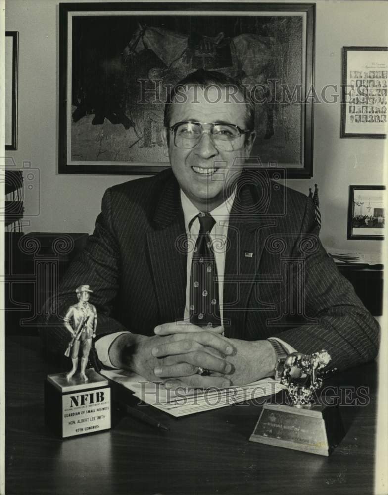 1983 Press Photo Albert Lee Smith, former U.S. Senator, in Homewood Office - Historic Images