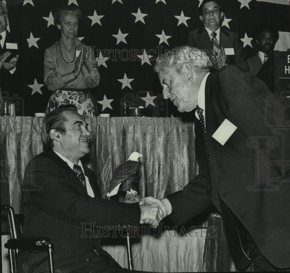 1976 Press Photo Judge Thomas Seale Receives Conservationist of the Year Award - Historic Images
