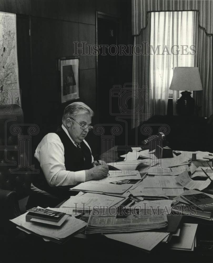 1979 Press Photo David Vann, Birmingham Mayor, Working in City Hall Office - Historic Images