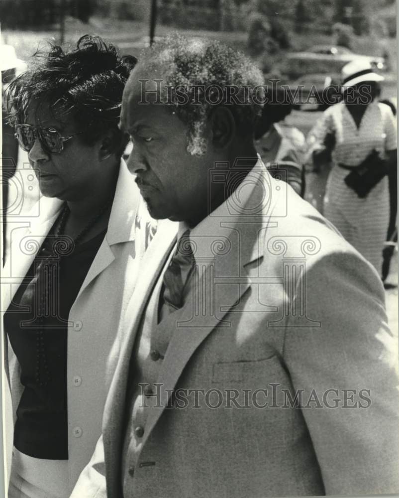 1979 Press Photo Man and Woman walking in Kingston, Alabama - abna46628 - Historic Images