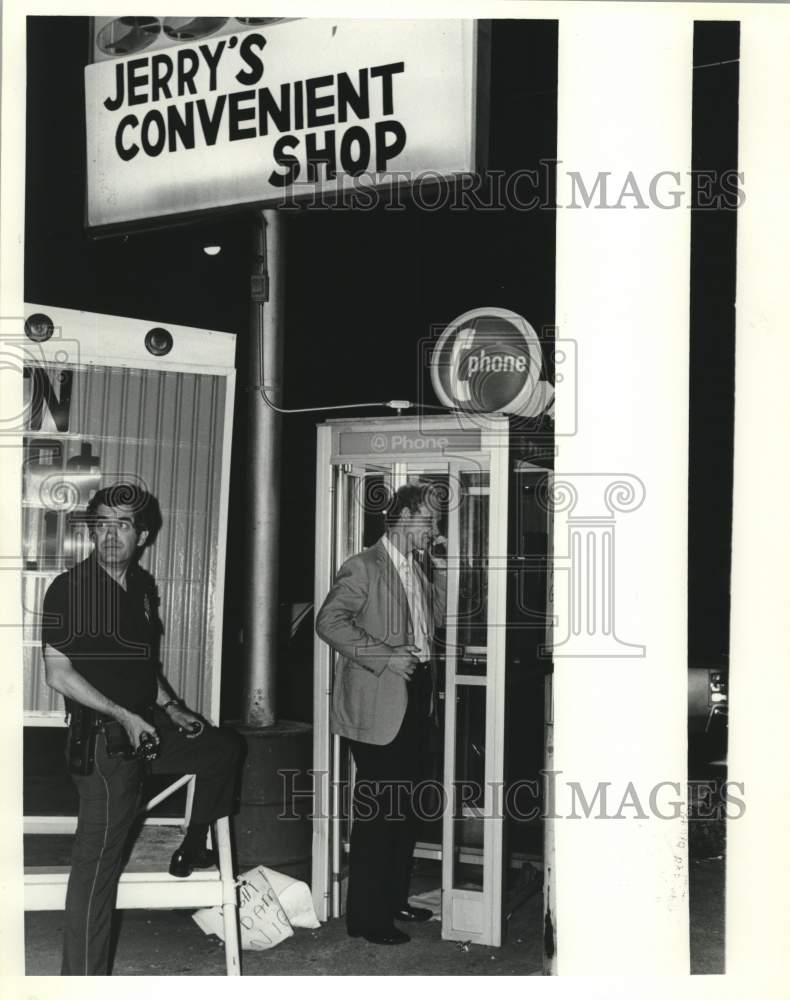 1979 Press Photo Police Chief Bill Myers on Phone at Kingston Demonstration - Historic Images