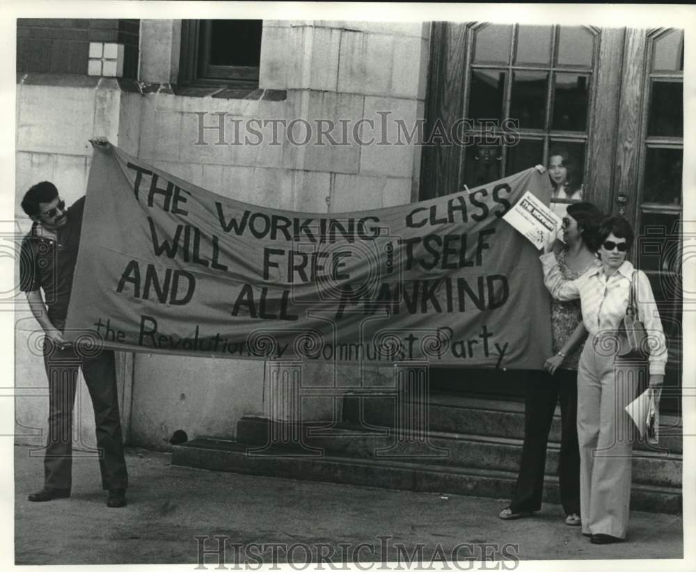 1978 Press Photo Members of Revolutionary Communist Party Show Banner - Historic Images