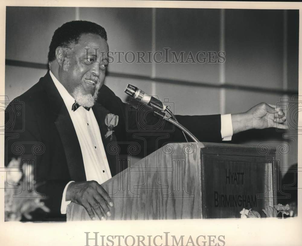 1985 Press Photo Hosea Williams, Leader, Speaking at Civil Rights Reunion - Historic Images