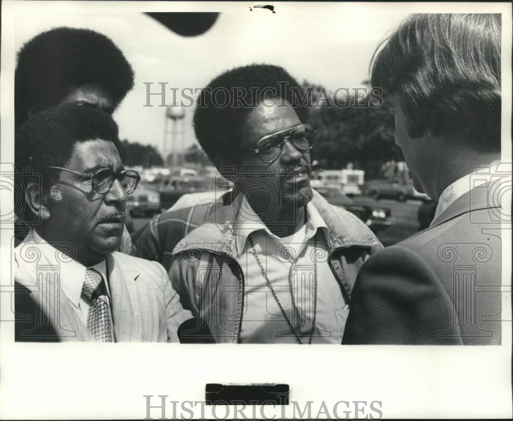 1978 Press Photo Men Standing in Group Talking, Demonstration in Cullman, AL - Historic Images