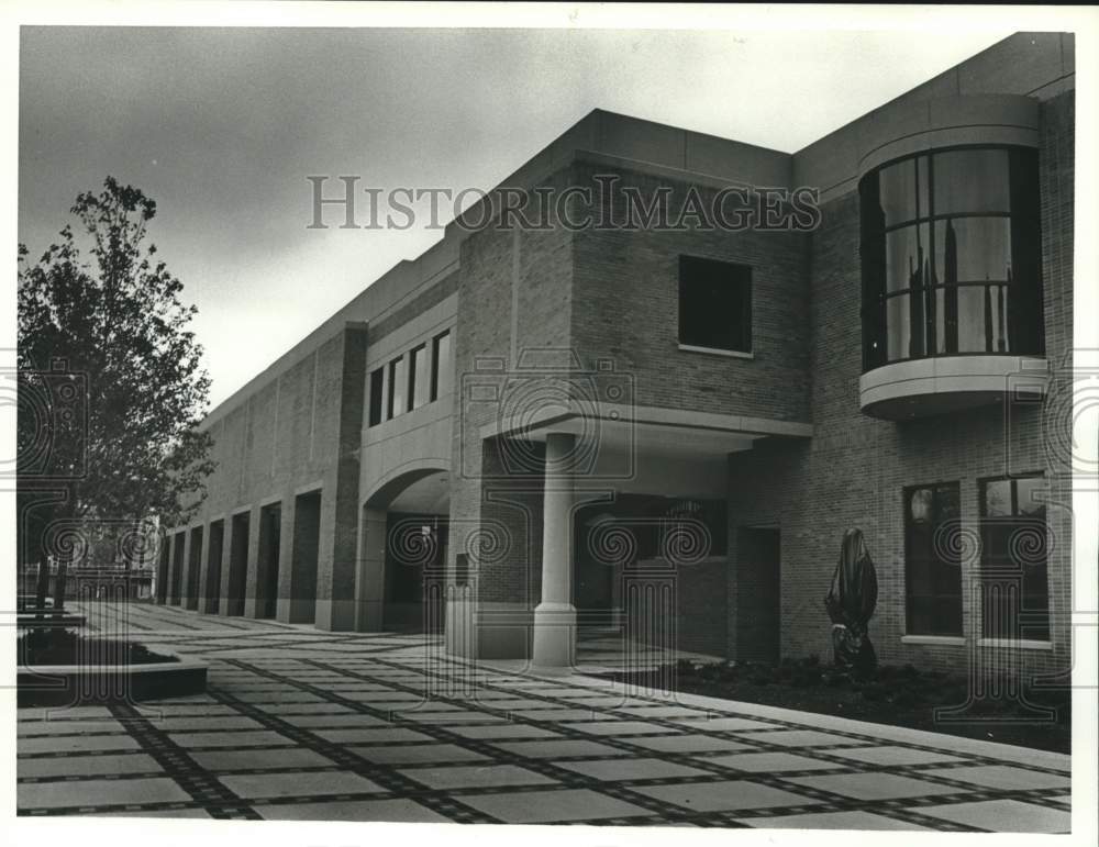 1992 Press Photo Exterior View of Building &amp; Walkway, Civil Rights Museum - Historic Images