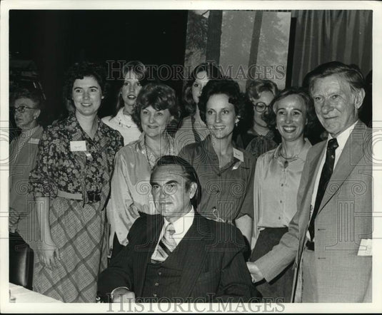 Press Photo John Bloomer, Former News Editor with George Wallace and Women - Historic Images