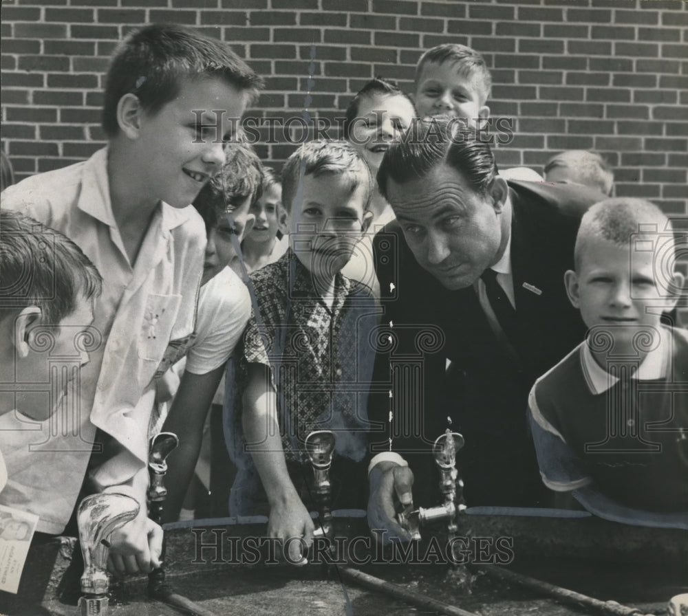 1962, Ryan DeGraffenried, Governor Candidate at Chickasaw School - Historic Images