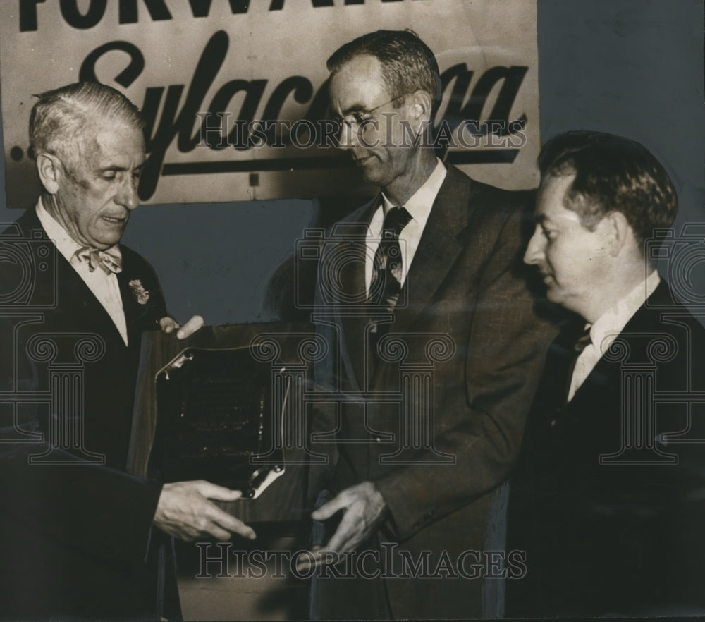 1956 Press Photo Sylacauga Chamber of Commerce honrs Cecil Waldrop - abno00090 - Historic Images