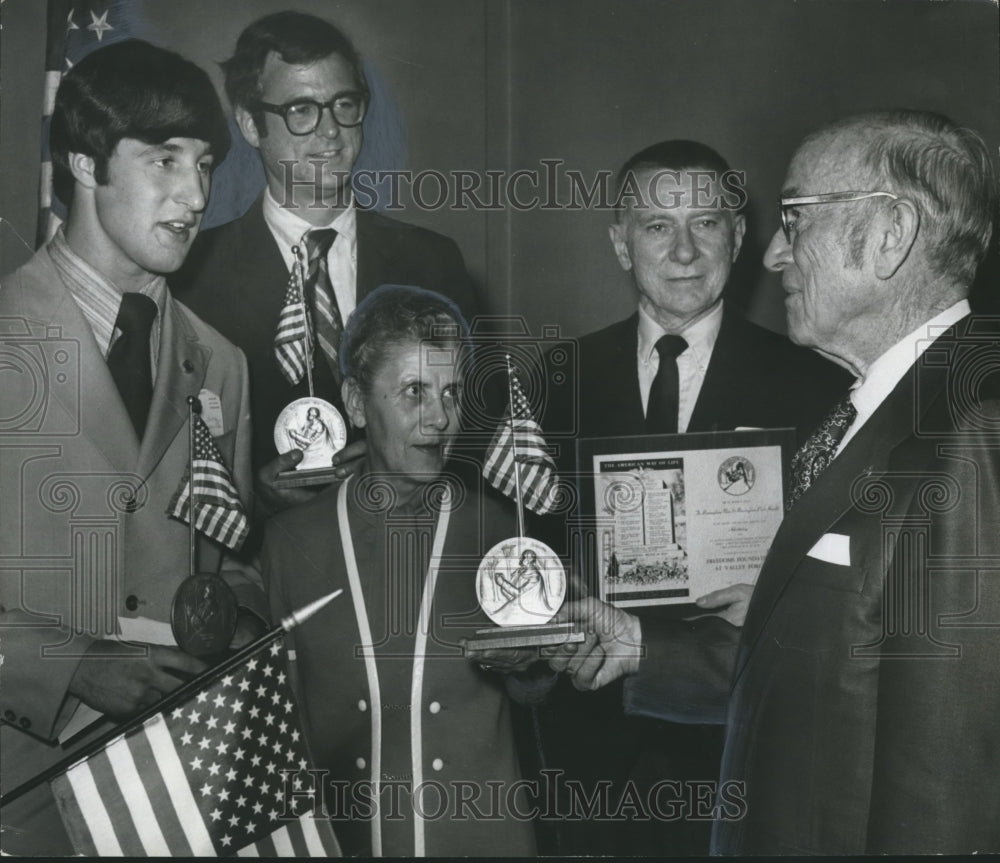 1971 Press Photo Doctor Sawyer presenting Freedoms Foundation awards - abno00107 - Historic Images