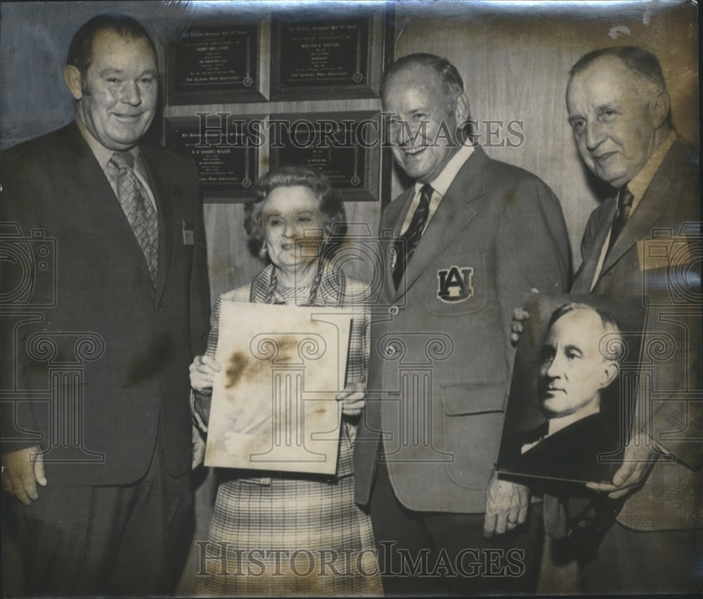 1971 Alabama Press Association - Robert Bryan and Inductees - Historic Images