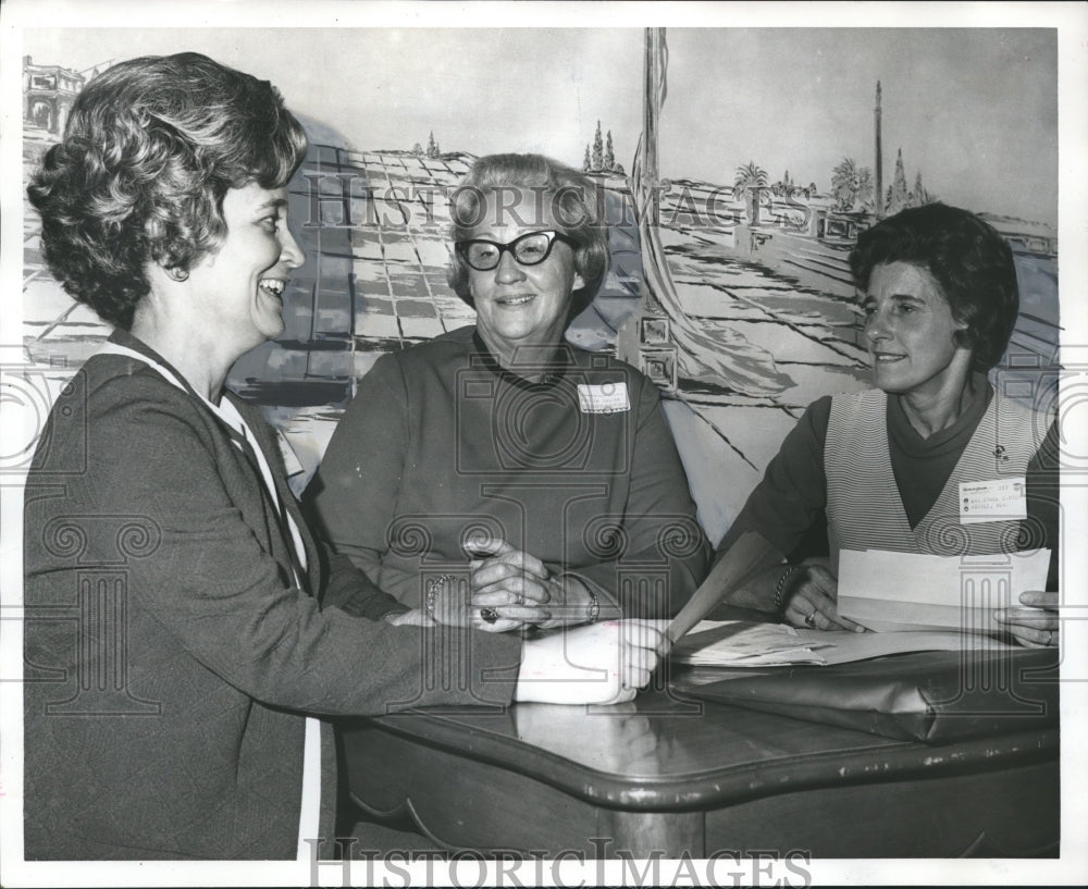 1971 Press Photo Catherine Cook, Freida Coggin, Ethel Carter, Realtors Meet - Historic Images