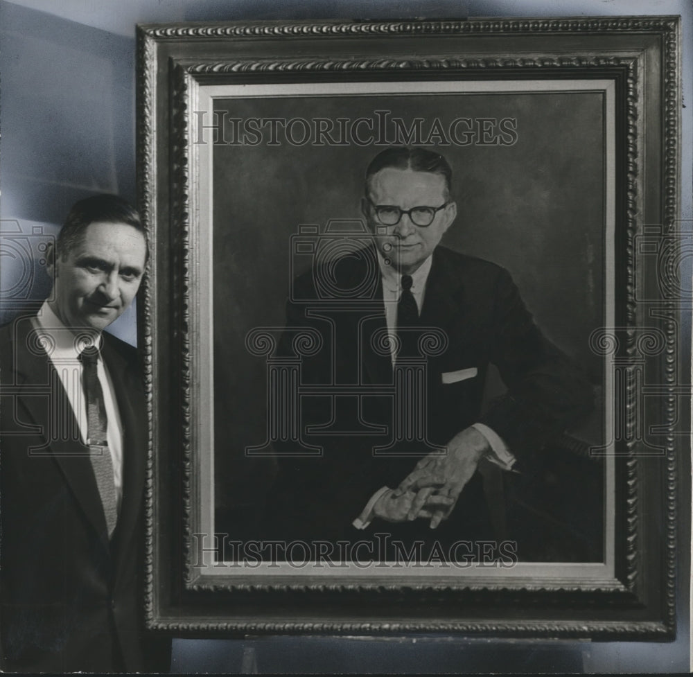 1960 Press Photo R. P. Steed with Painting of Doctor Houston Cole at College - Historic Images