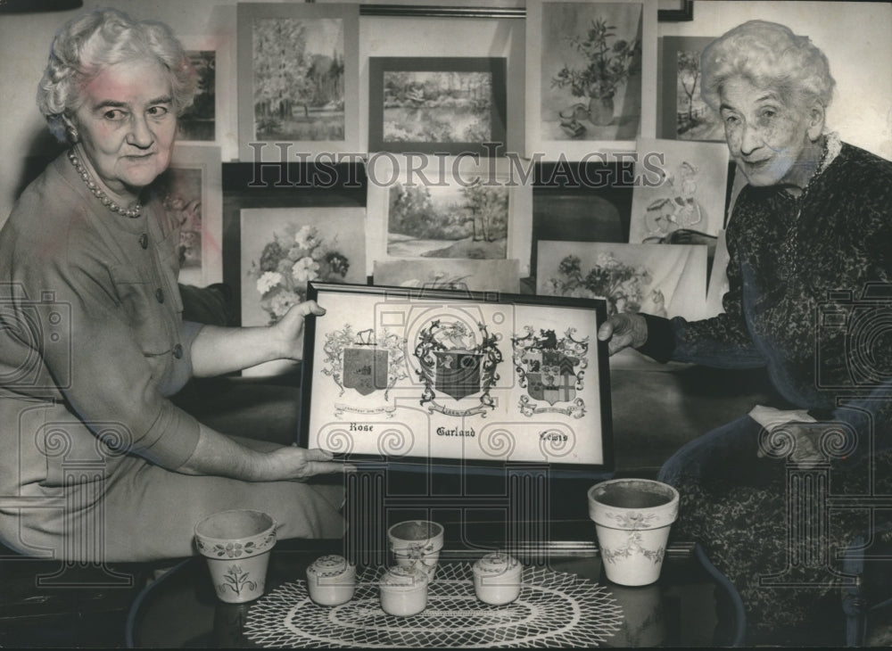 1957 Press Photo Mrs. Alan Daly and Mrs. Rose Garland Rives with Artwork - Historic Images