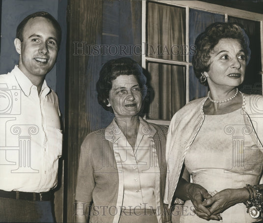 1961, Mrs. George Cunningham & other scribblers, Birmingham - Historic Images