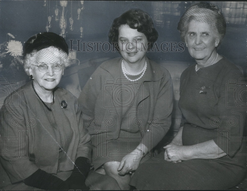 1967, Luncheon visitors at Alabama Daughters of Confederacy - Historic Images