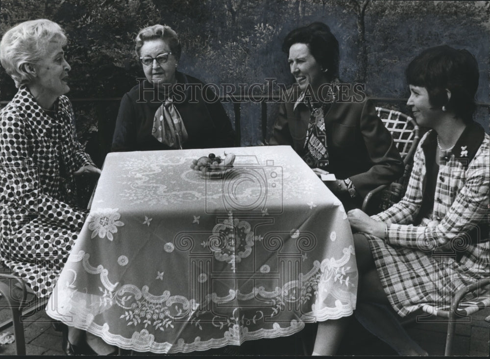 1973 Press Photo Members of Women's Committee of Birmingham Symphony Association - Historic Images
