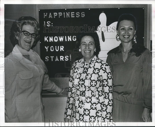 1975, Members of Business and Professional Women meet - abno00406 - Historic Images